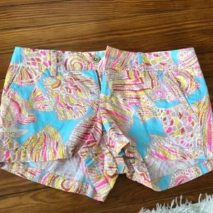 Size 6 Lilly Walsh shorts